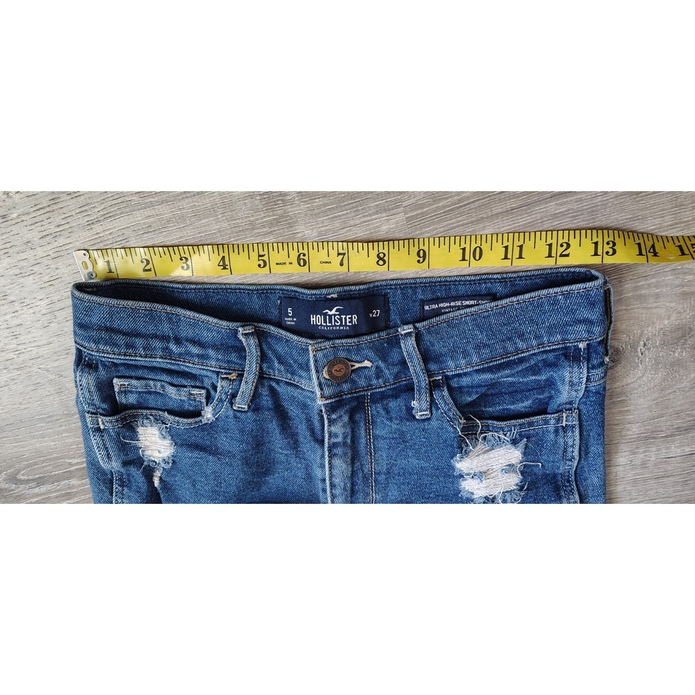 Hollister Juniors Distressed Ultra High Rise Short Short Size 5 w27 ***‎ - Picture 3 of 9